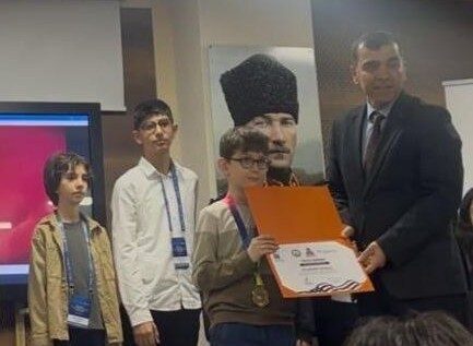 Özel Çamlıca Koleji öğrencisi Efe Mahmut Kocaköz, American Mathematics Olympiad