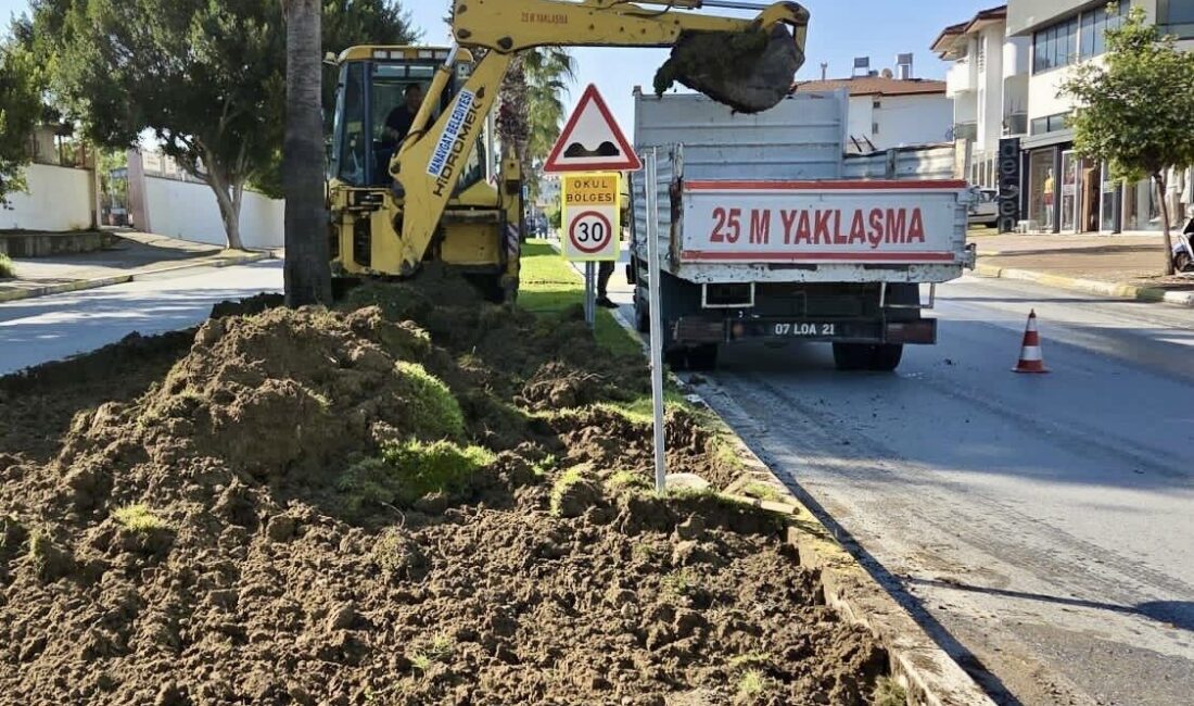 Manavgat Belediyesi, yaklaşan yaz sezonu öncesinde turistik mahallelerde bakım, onarım