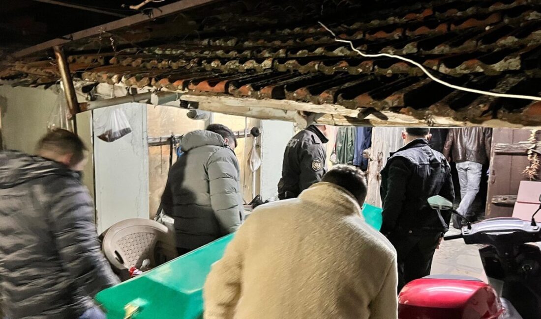 Manisa’nın Kula ilçesinde 53 yaşındaki bir kişi, yalnız yaşadığı evinde