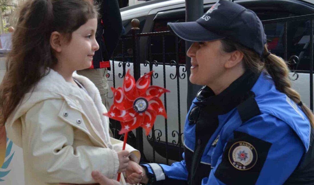 Manisa’da Polis Haftası kapsamında düzenlenen etkinlikler, 15 Temmuz Demokrasi Meydanı’nda