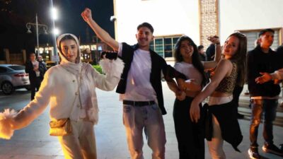 Manisa’da 8 Nisan Dünya Romanlar Günü kapsamında düzenlenen Romanlar Gecesi,