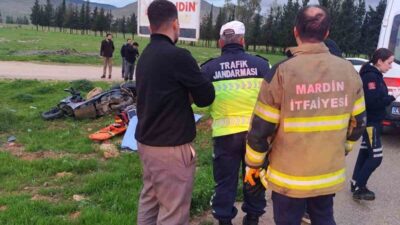 Mardin’in Kızıltepe ilçesinde seyir halindeyken direksiyon hakimiyetini kaybederek yol kenarına