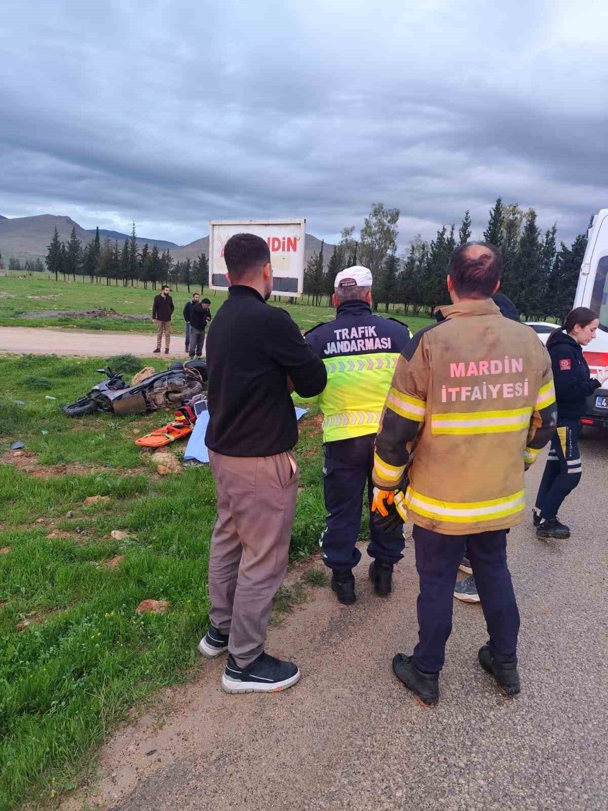 Mardin’in Kızıltepe ilçesinde seyir halindeyken direksiyon hakimiyetini kaybederek yol kenarına