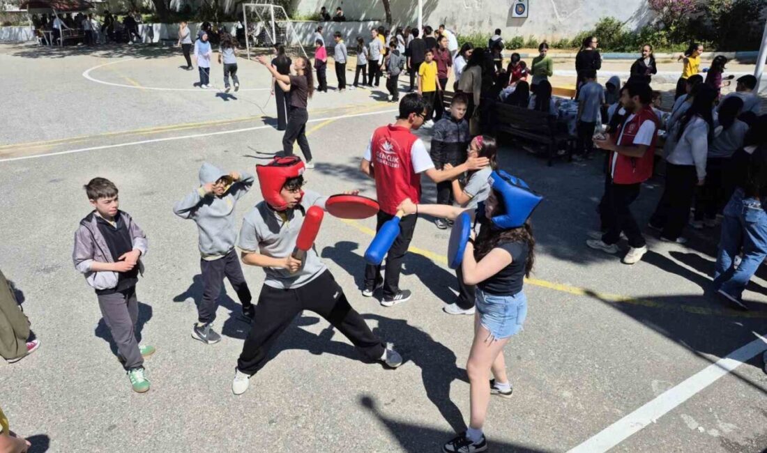 Menteşe Uluslararası Gençlik Merkezi gönüllüleri, “Merkezim Her Yerde” projesi kapsamında