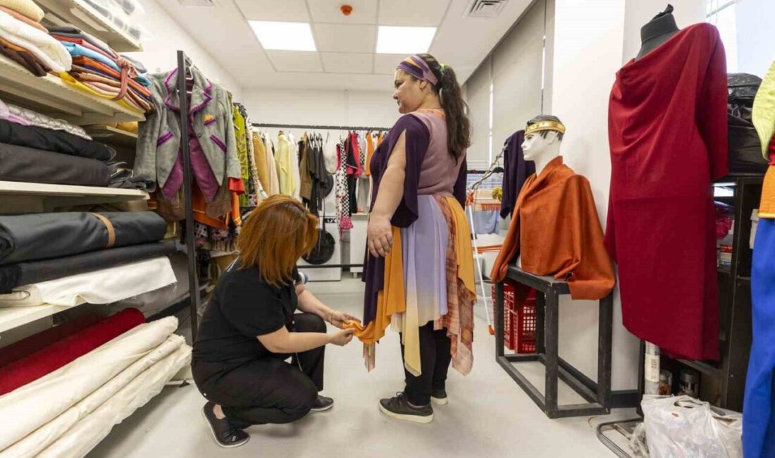 Mersin Büyükşehir Belediyesi, Şehir Tiyatrosu bünyesindeki dikim atölyesinde hazırlanan kostümlerle