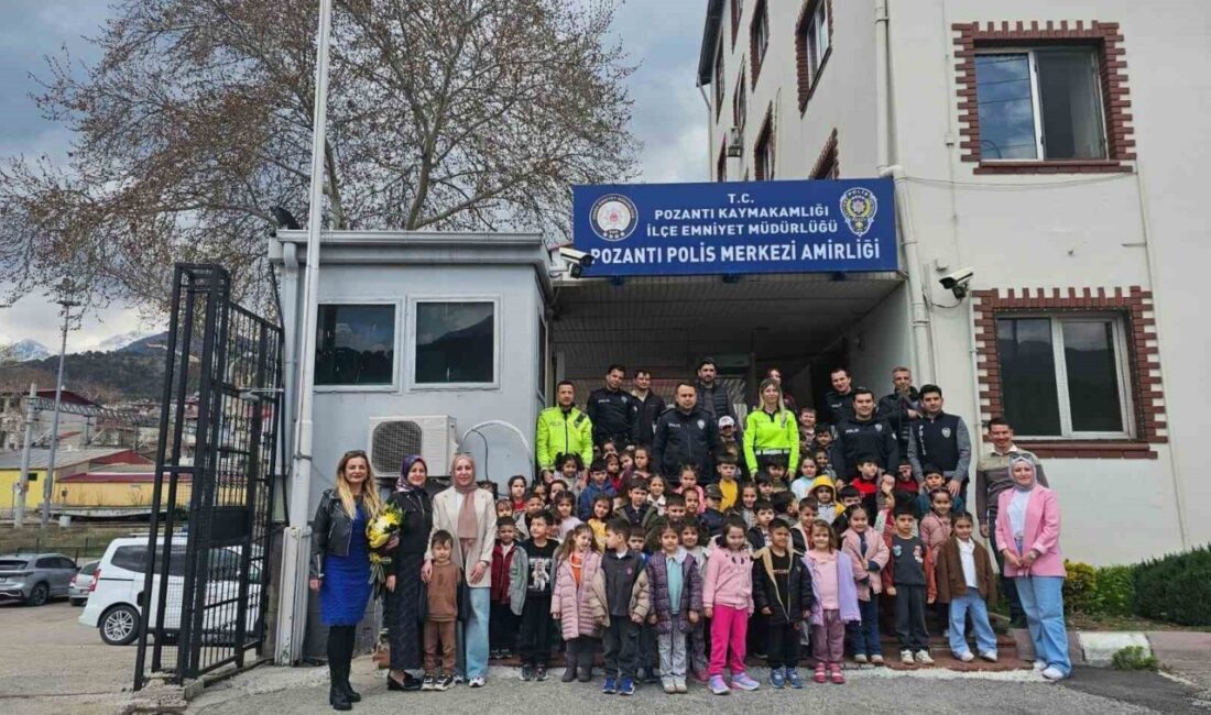 Adana’nın Pozantı ilçesinde anaokulu öğrencileri polislerle bir araya gelerek mesleğin