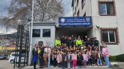 Adana’nın Pozantı ilçesinde anaokulu öğrencileri polislerle bir araya gelerek mesleğin