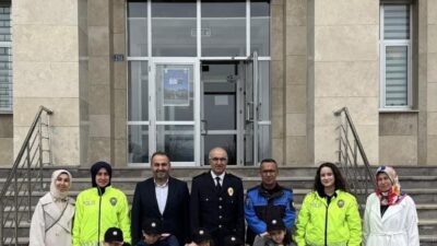 Konya’nın Beyşehir ilçesinde minik öğrenciler, Türk Polis Teşkilatının 181. kuruluş