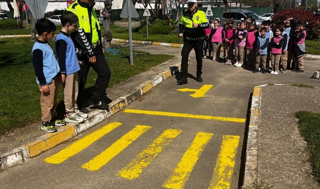 Manisa’nın Salihli ilçesindeki Emniyet Müdürlüğü Trafik Tescil ve Denetleme Büro