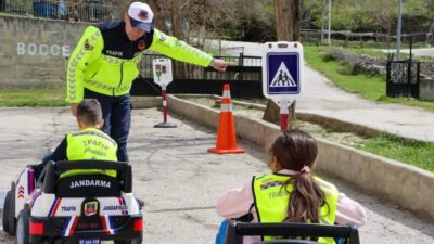 Sinop’un Boyabat ilçesinde, ilkokul öğrencilerine yönelik “Jandarma Tanıtımı ve Trafik