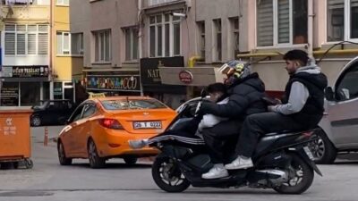 Eskişehir’de seyir halindeki bir motosiklete kasksız ve kurallara aykırı şekilde