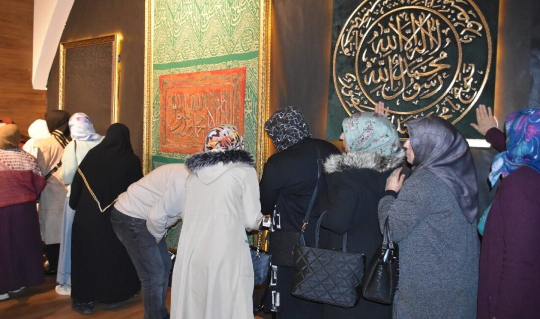 Gaziantep’te düzenlenen “Mukaddes Emanetler Sergisi” Sakal-ı Şerif, Kabe örtüleri ve