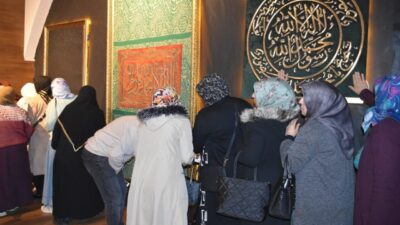 Gaziantep’te düzenlenen “Mukaddes Emanetler Sergisi” Sakal-ı Şerif, Kabe örtüleri ve