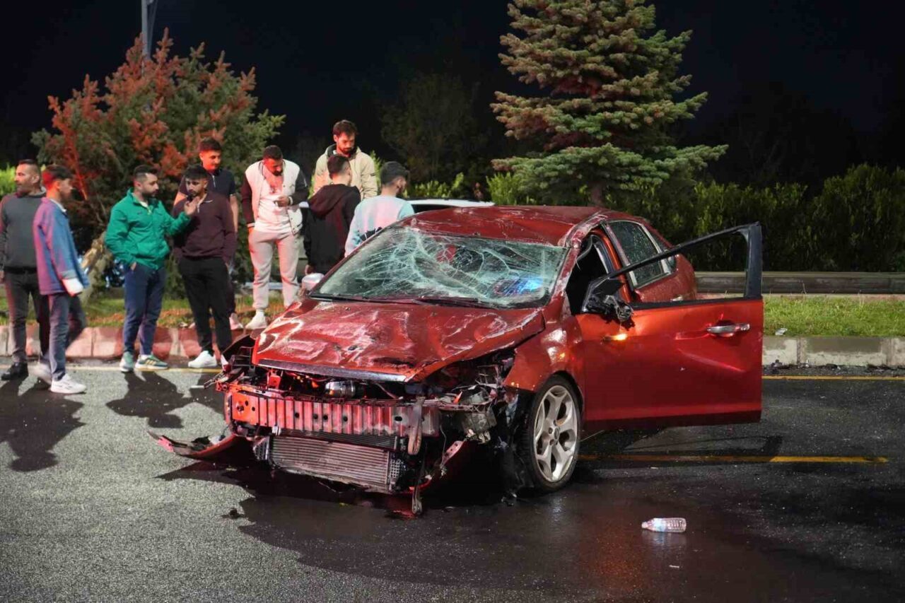 Niğde’de meydana gelen trafik kazasında kontrolden çıkarak takla atan otomobilde