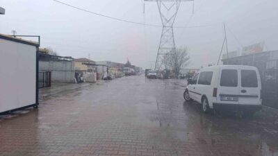 Afyonkarahisar’da kent merkezinde karla karışık yağmur şeklinde başlayan yağış yüksek