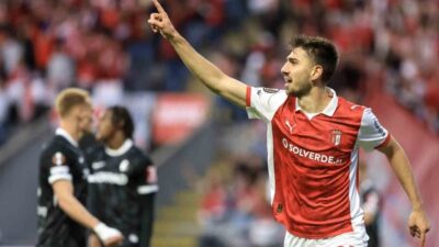 UEFA Avrupa Ligi yarı final ilk maçında Nottingham Forest, Aston