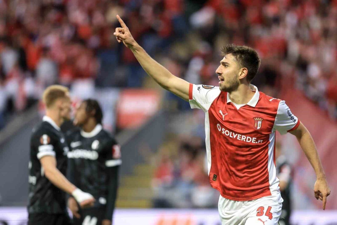 UEFA Avrupa Ligi yarı final ilk maçında Nottingham Forest, Aston