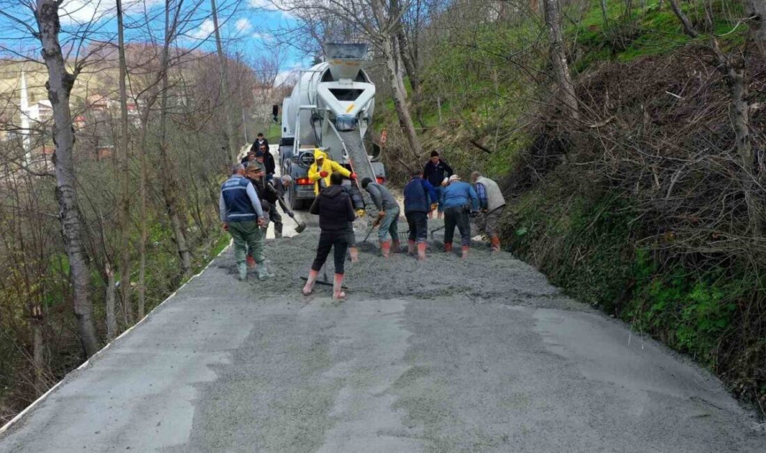 Ordu Büyükşehir Belediyesi tarafından ihtiyaç duyulan güzergâhlarda beton yol çalışmaları