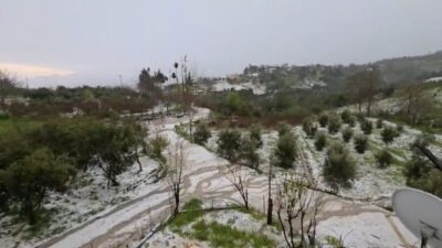 Osmaniye’nin Kadirli ilçesinde akşam saatlerinde etkili olan şiddetli yağmur ve