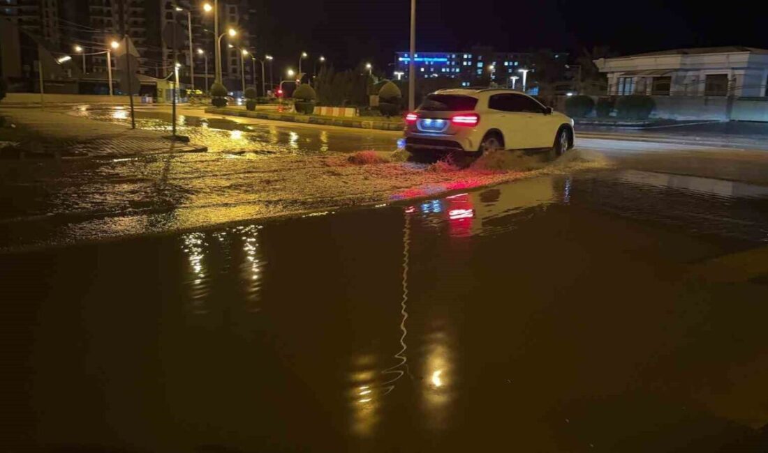 Osmaniye’de gece saatlerinde başlayan sağanak yağış, kent genelinde su birikintilerine