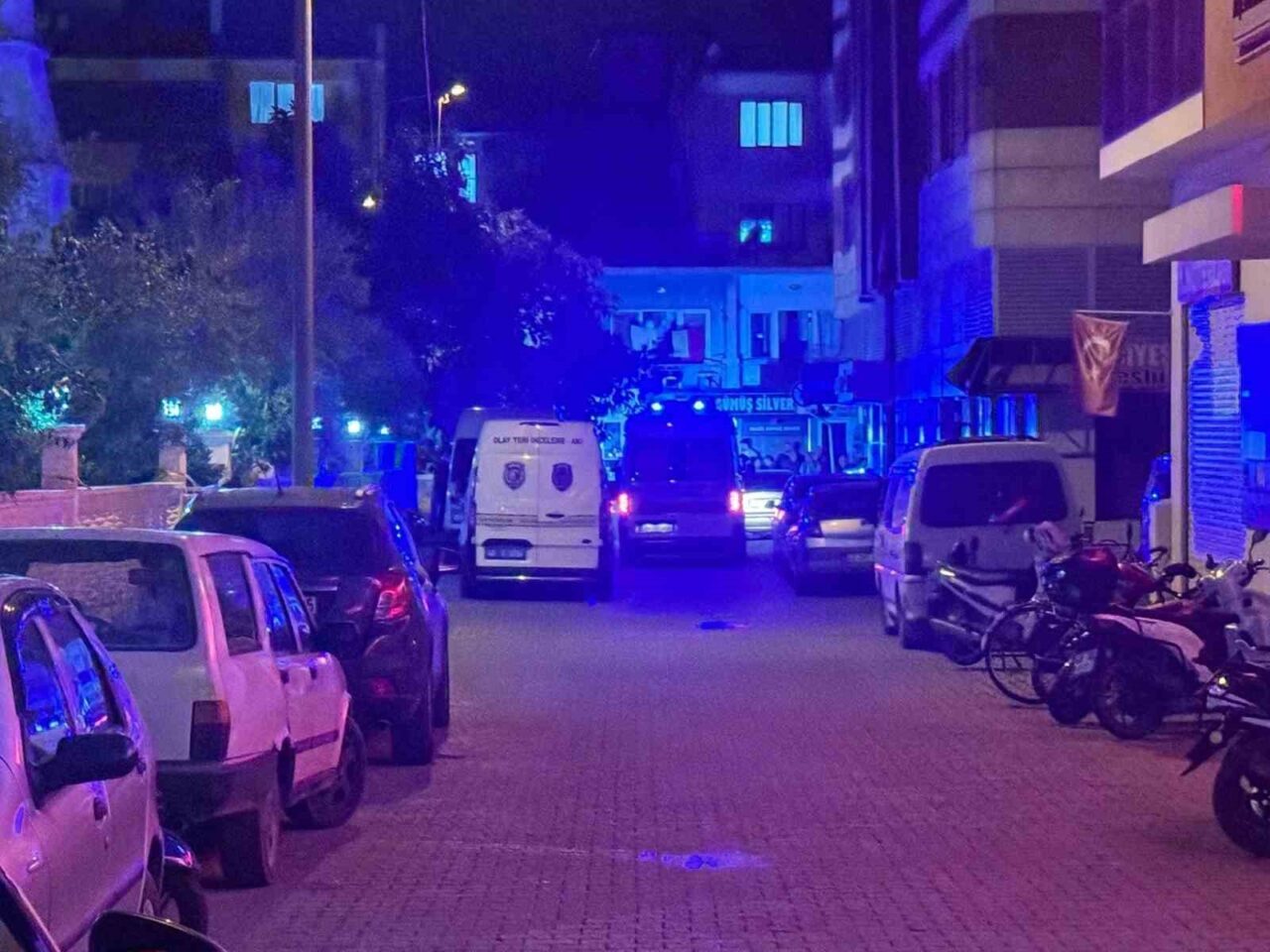 Muğla’nın Ortaca ilçesinde bir otelin önünde silahlı saldırıya uğrayan 2