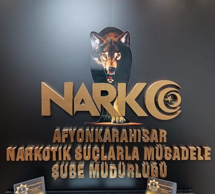 Afyonkarahisar’da otogar içerisinde şüpheli hareketlerde bulunan bir şahsın yapılan bagaj