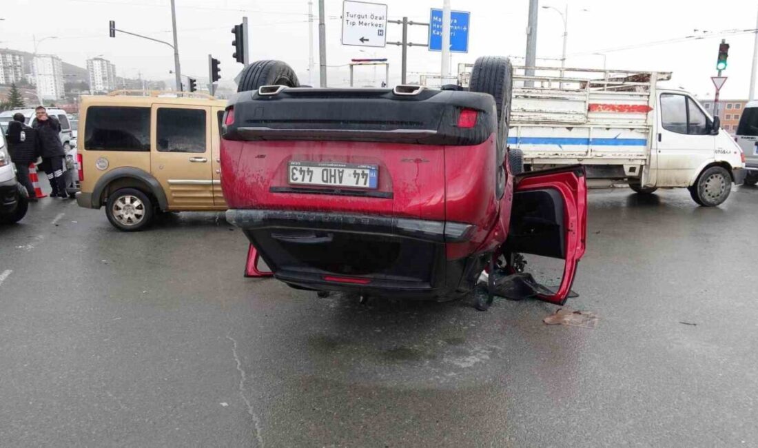 Malatya’da otomobil ile çarpışan araç ters döndü. Kazada 2 kişi