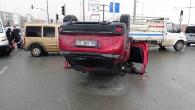 Malatya’da otomobil ile çarpışan araç ters döndü. Kazada 2 kişi