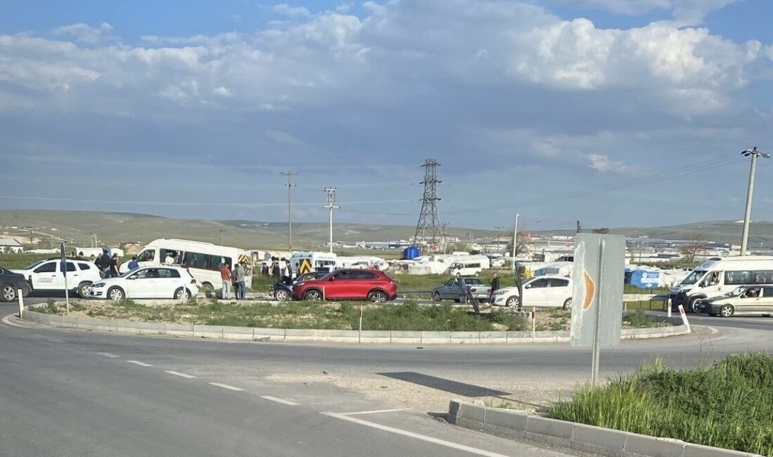 Eskişehir-Alpu karayolunda işçi servis ile otomobilin karıştığı trafik kazasında 6