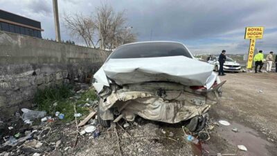 Şanlıurfa’nın Siverek ilçesinde otomobilin yayaya çarpması sonucu meydana gelen trafik