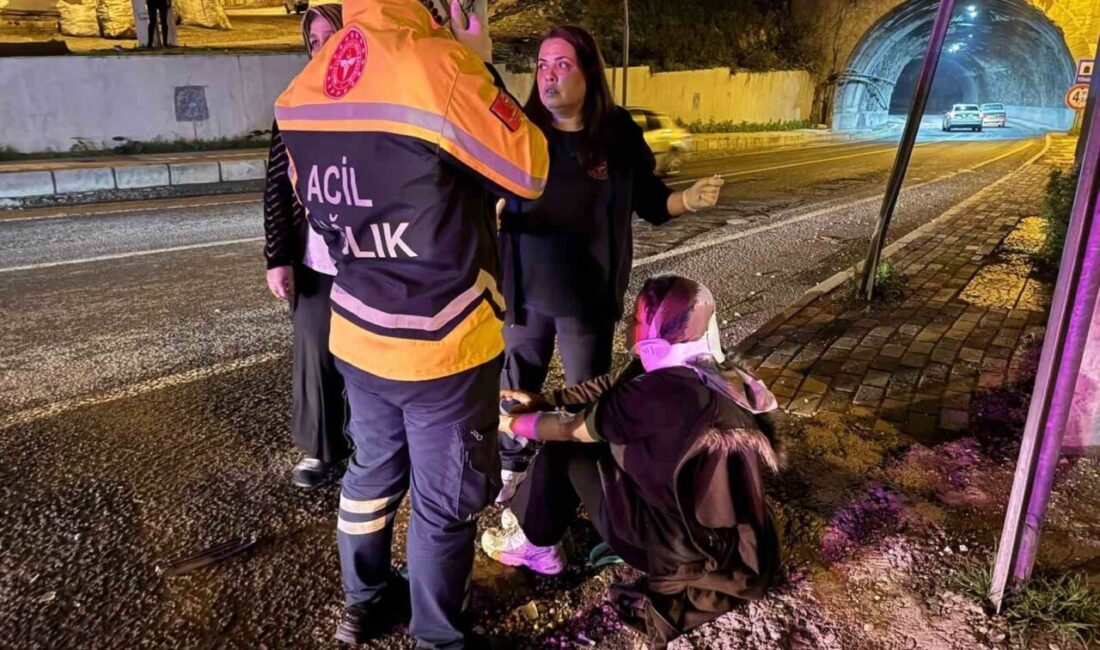 Şanlıurfa’nın Birecik ilçesinde otomobil ile çarpışan motosikletteki karı koca yaralandı.