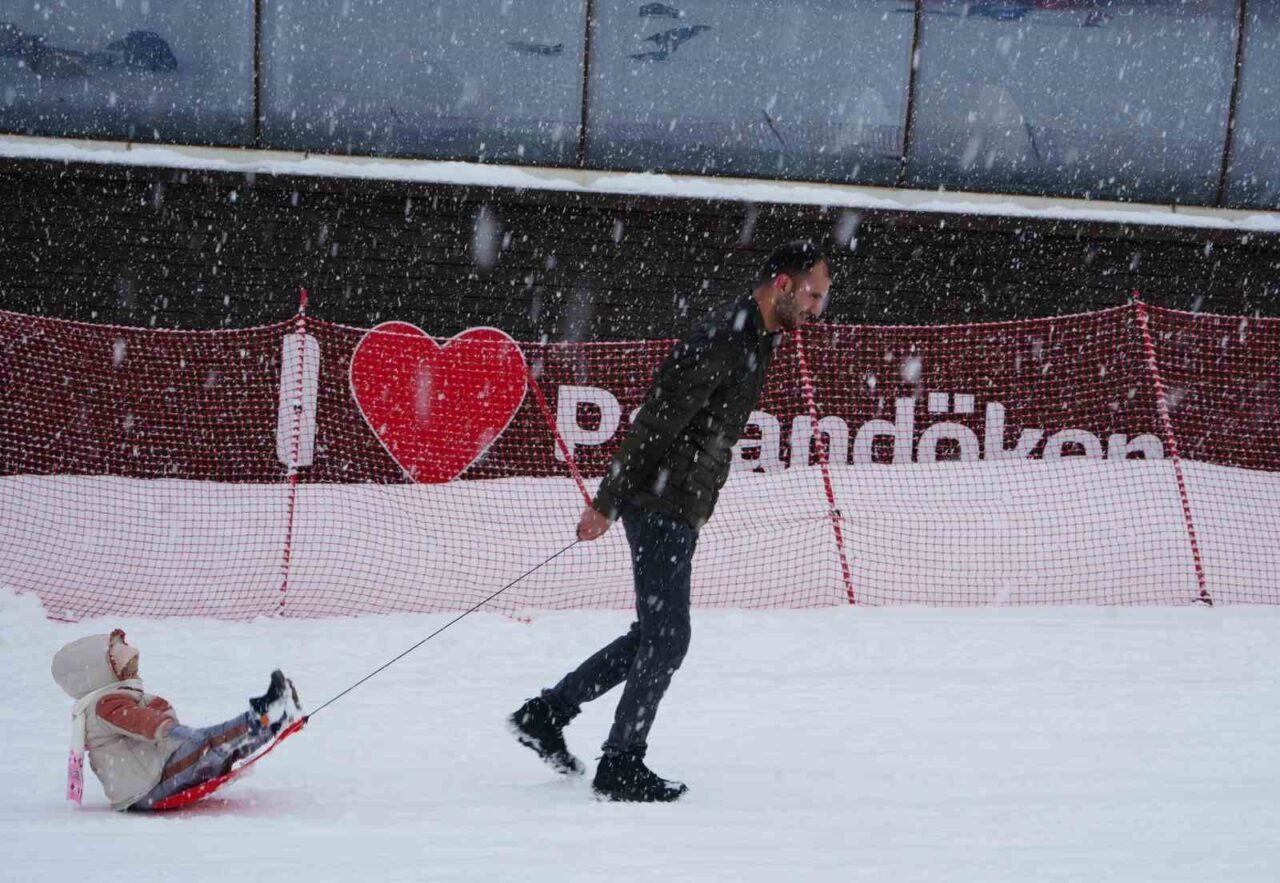 Palandöken Kayak Merkezi’nde 2025-2026 kış sezonu, elverişli kar kalınlığı ve
