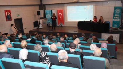 Nilüfer Belediyesi’nin ‘Dünya Parkinson Günü’ nedeniyle düzenlediği seminerde konuşan uzmanlar,