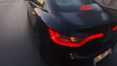 Pendik’te yaya geçidine yaklaşırken hızını kesmeyen ve önünde duran bir