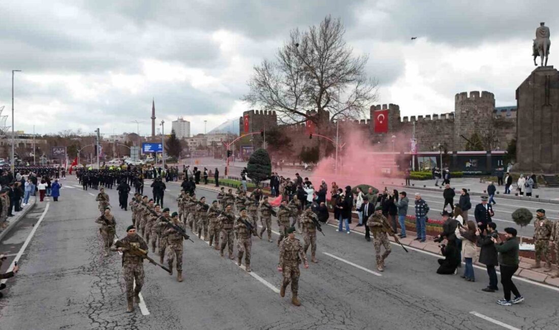 Kayseri’de Polis Haftası’nda Özel Harekat ekipleri kale surlarından halatlarla baş