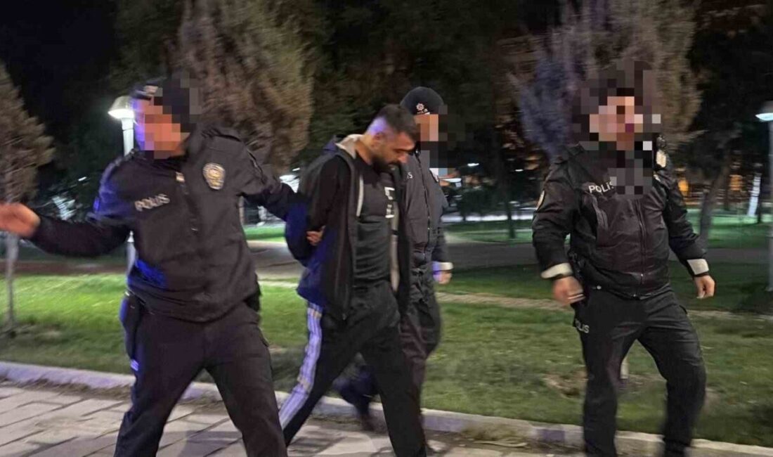 Kayseri’nin Kocasinan ilçesinde polis ekiplerini görünce yaya olarak kaçan şahıs,