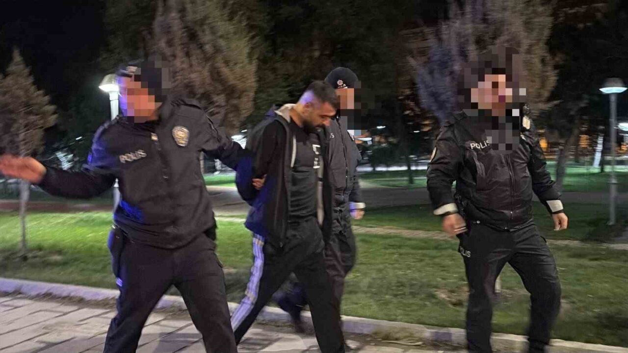 Kayseri’nin Kocasinan ilçesinde polis ekiplerini görünce yaya olarak kaçan şahıs,