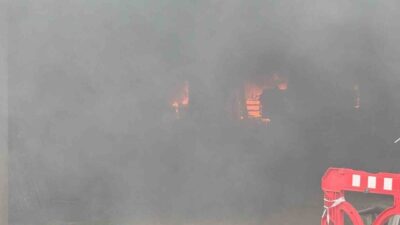 Rize’de inşaatta çıkan yangın itfaiye ekiplerinin müdahalesi sonucu kontrol altına