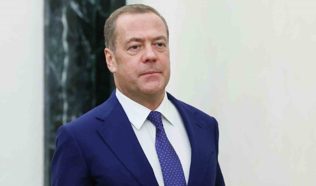 Rusya Güvenlik Konseyi Başkan Yardımcısı Dmitriy Medvedev “Bilgi. Önce” adlı