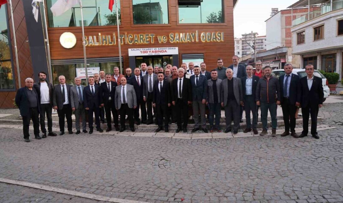Manisa’nın Salihli ilçesinde faaliyet gösteren esnaf ve meslek odalarının başkanları,