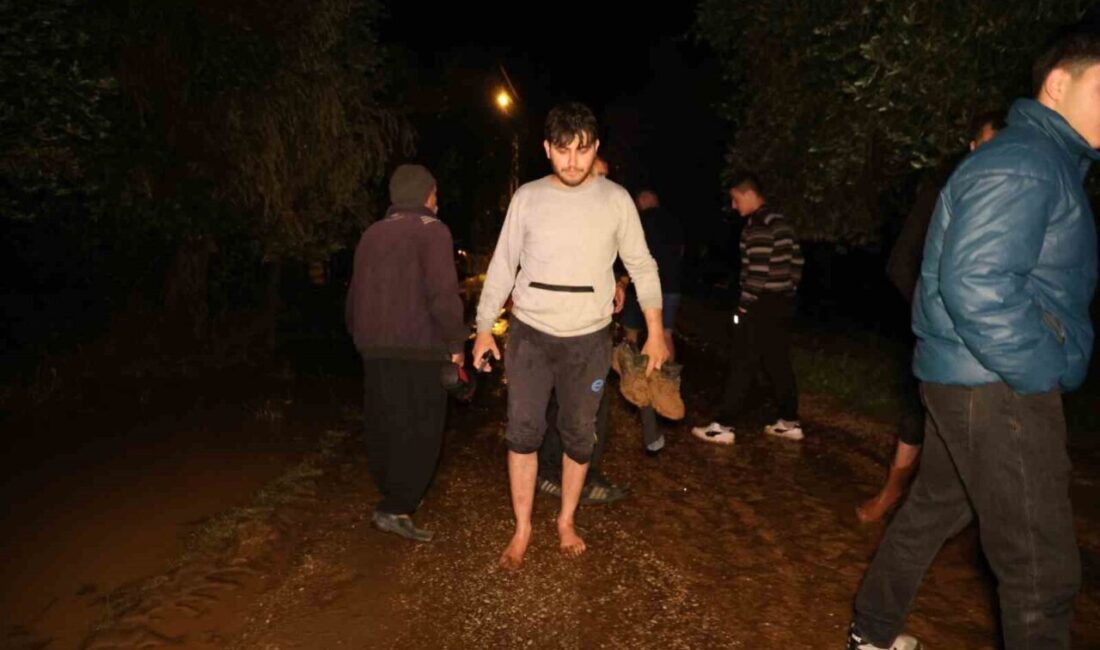 Adana’nın Kozan ilçesinde etkili olan sağanak yağışın ardından meydana gelen