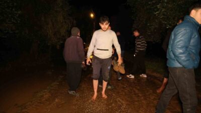 Adana’nın Kozan ilçesinde etkili olan sağanak yağışın ardından meydana gelen