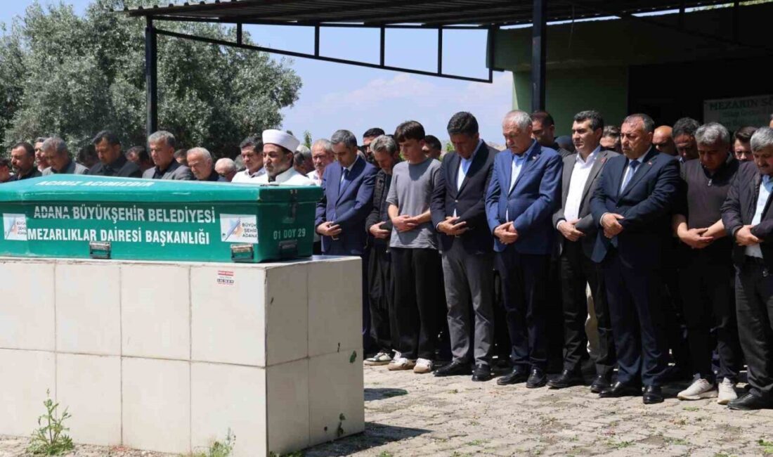 Adana’nın Kozan ilçesinde etkili olan sağanak yağışın ardından meydana gelen