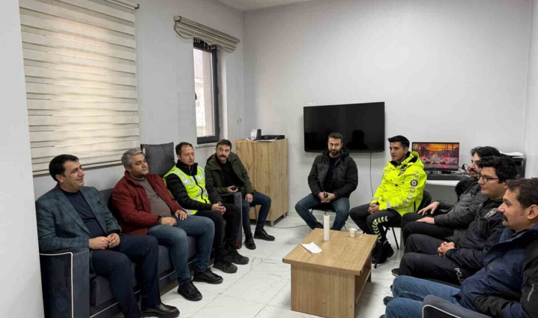 Hakkari’nin Şemdinli ilçesindeki 112 Acil Sağlık Hizmetleri Merkezi personelleri, Polis