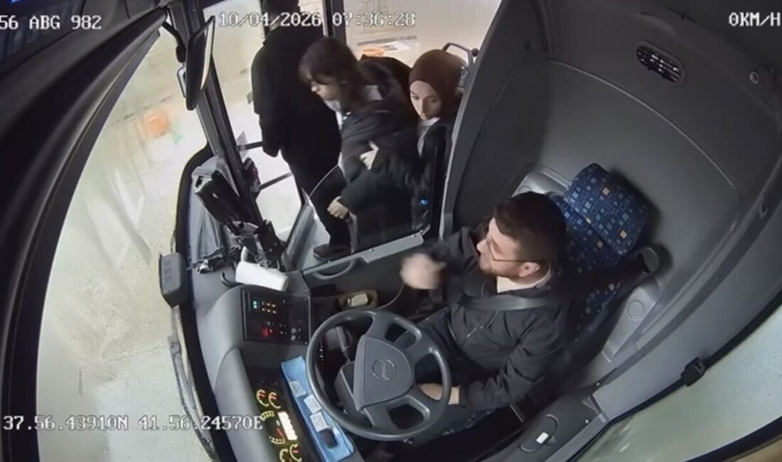 Siirt’te belediye otobüsünde fenalaşan 16 yaşındaki H.Ç., şoförün güzergahını değiştirerek