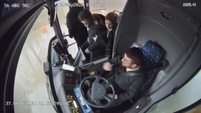 Siirt’te belediye otobüsünde fenalaşan 16 yaşındaki H.Ç., şoförün güzergahını değiştirerek