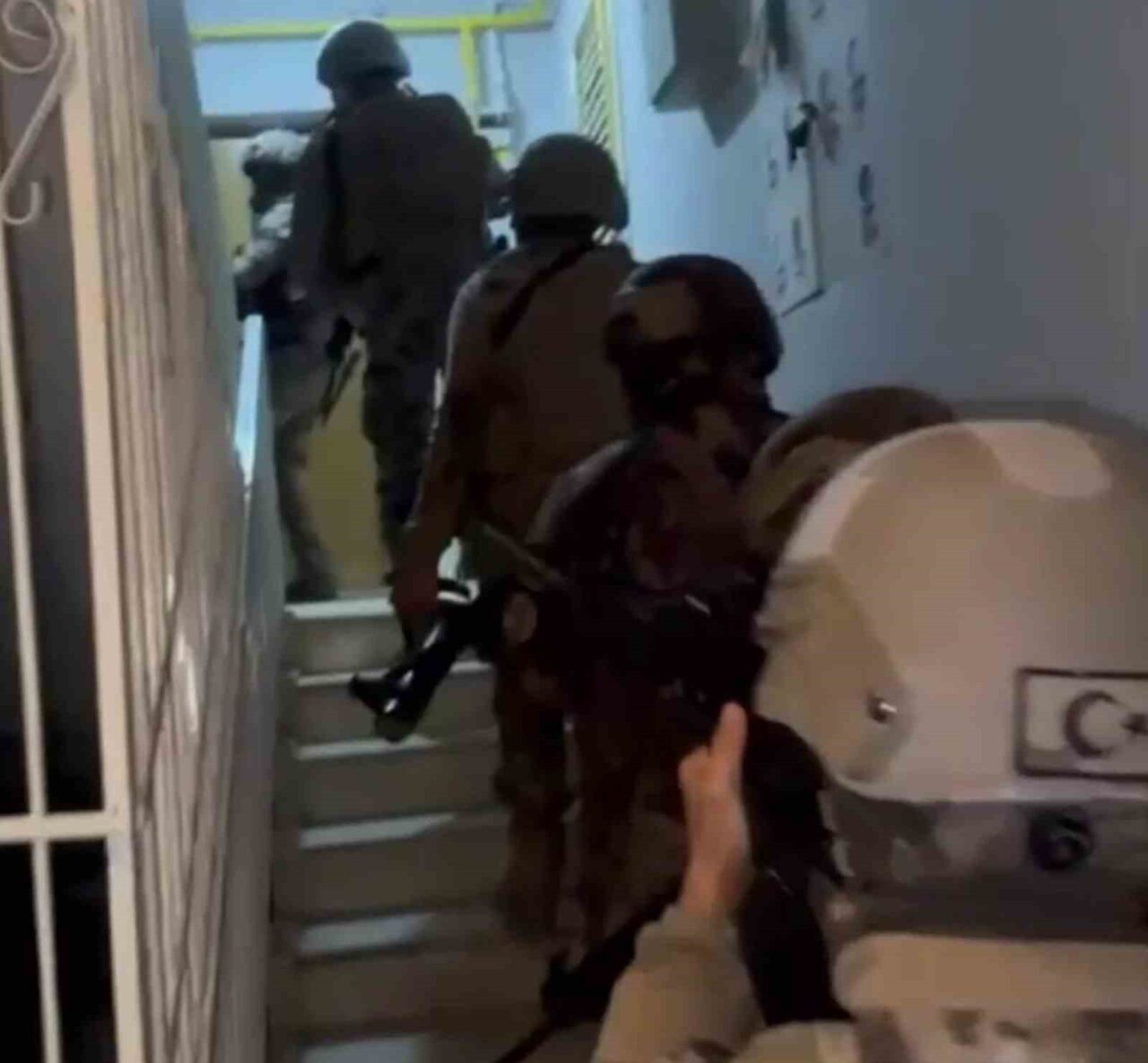 Hatay’da polis ekipleri tarafından gerçekleştirilen operasyonda yakalanan 4 DEAŞ terör