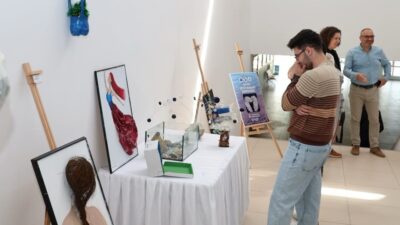 Sinop’ta yürütülen proje kapsamında sahillerden toplanan atıklar sanat eserlerine dönüştürülerek