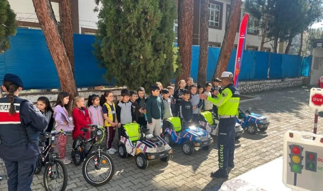 Sinop’un Boyabat ilçesinde öğrencilere yönelik uygulamalı trafik eğitimi düzenlendi. Boyabat
