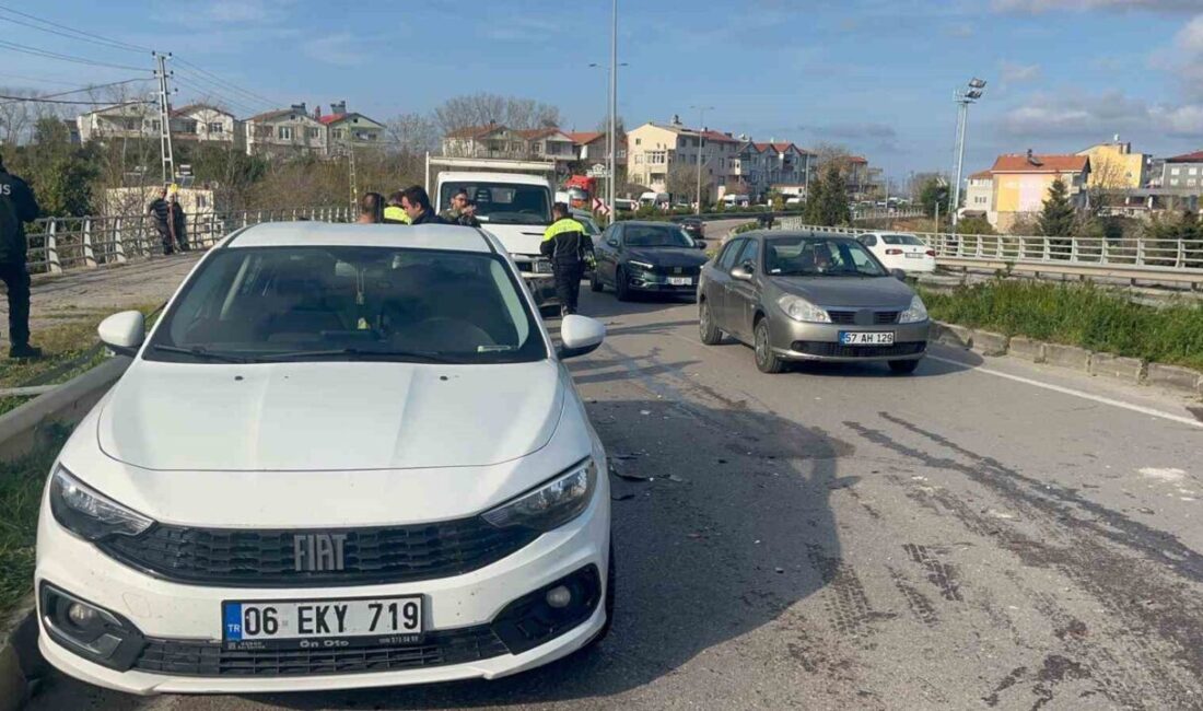 Sinop’ta 3 aracın karıştığı zincirleme kazada 1 kişi yaralandı. Kaza,